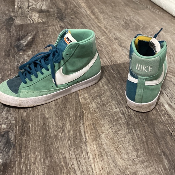 Nike Men's Blazer '77 Vintage Mid 'Healing Jade' Sneakers - Picture 11 of 12